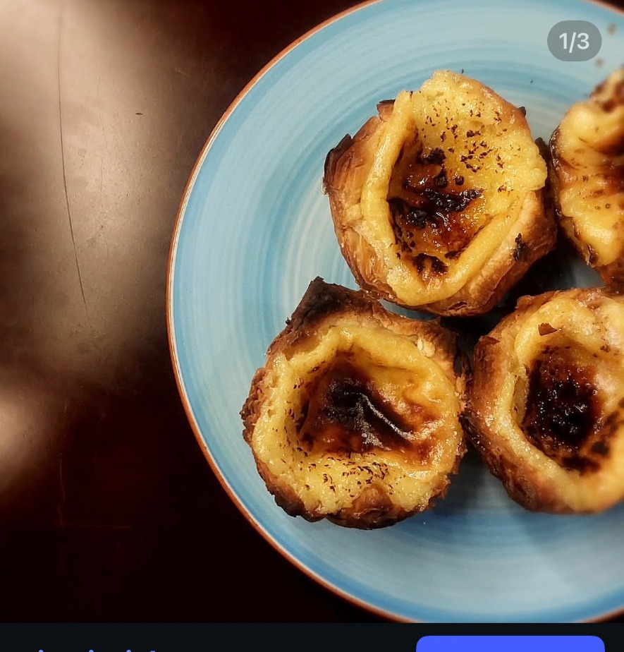 Pastel de nata pastries on a blue plate