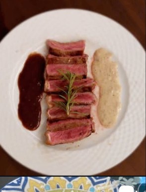 Seared steak slices with berry coulis and aioli